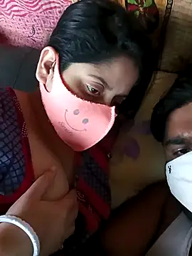 Snapshot of indiancouple659 chatting on February 18, 2026, 9:39 am indiancouple659 online show from February 18, 2026, 9:39 am