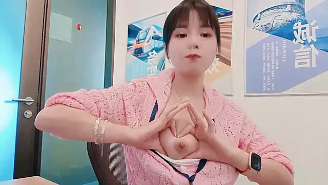 Snapshot of KKMM168 chatting on October 15, 2025, 5:28 am KKMM168 online show from October 15, 2025, 5:28 am