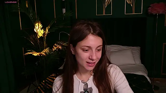 Eileen Delight online show from September 15, 2025, 4:46 am