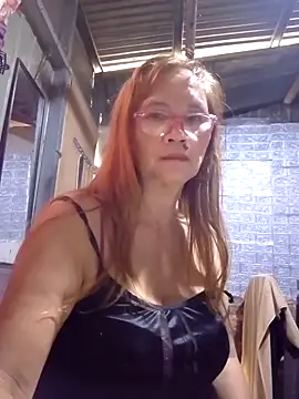 Snapshot of SexyHottMom chatting on October 17, 2025, 10:33 pm SexyHottMom online show from October 17, 2025, 10:33 pm