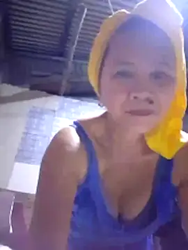 Snapshot of SexyHottMom chatting on October 24, 2025, 11:20 am SexyHottMom online show from October 24, 2025, 11:20 am