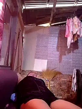 Snapshot of SexyHottMom chatting on October 22, 2025, 12:32 am SexyHottMom online show from October 22, 2025, 12:32 am