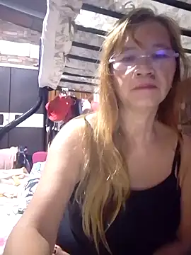 Snapshot of SexyHottMom chatting on September 20, 2025, 10:48 pm SexyHottMom online show from September 20, 2025, 10:48 pm