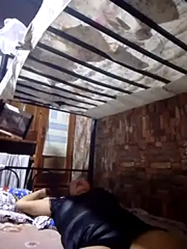 Snapshot of SexyHottMom chatting on October 25, 2025, 11:31 am SexyHottMom online show from October 25, 2025, 11:31 am