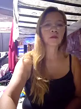 Snapshot of SexyHottMom chatting on September 25, 2025, 7:53 pm SexyHottMom online show from September 25, 2025, 7:53 pm