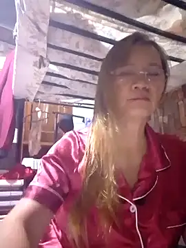 Snapshot of SexyHottMom chatting on October 1, 2025, 1:37 pm SexyHottMom online show from October 1, 2025, 1:37 pm