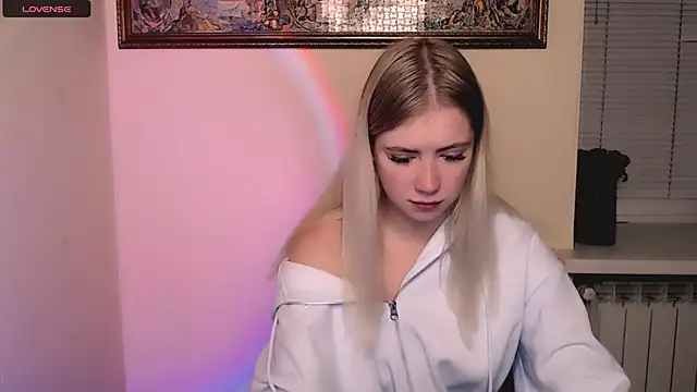 Snapshot of AliceHotty_ chatting on October 27, 2025, 7:42 am AliceHotty  online show from October 27, 2025, 7:42 am