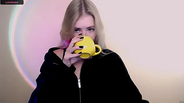 Snapshot of AliceHotty_ chatting on October 31, 2025, 8:33 am AliceHotty  online show from October 31, 2025, 8:33 am