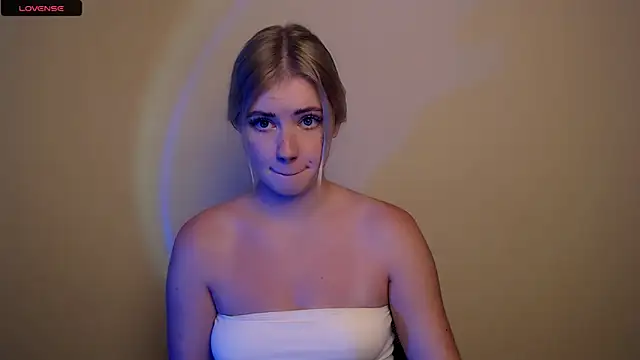 Snapshot of AliceHotty_ chatting on October 28, 2025, 1:54 pm AliceHotty  online show from October 28, 2025, 1:54 pm