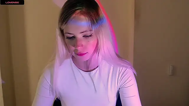 Snapshot of AliceHotty_ chatting on September 27, 2025, 9:48 am AliceHotty  online show from September 27, 2025, 9:48 am