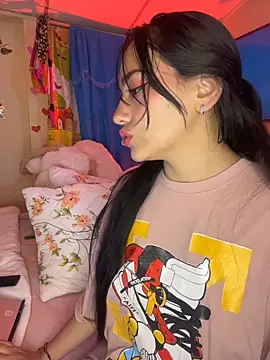 Snapshot of MiaRousexxx_ chatting on October 21, 2025, 12:32 am MiaRousexxx  online show from October 21, 2025, 12:32 am