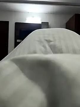 moonflower25 online show from December 19, 2025, 3:10 am