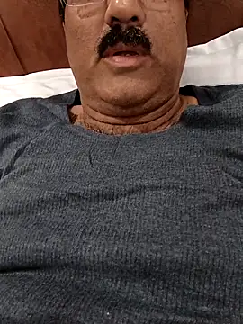 moonflower25 online show from December 17, 2025, 5:18 pm