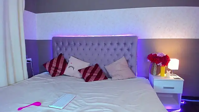 NikkiBustt online show from November 9, 2025, 6:28 am