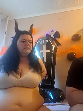 Snapshot of BlacReign chatting on October 18, 2025, 1:57 pm BlacReign online show from October 18, 2025, 1:57 pm