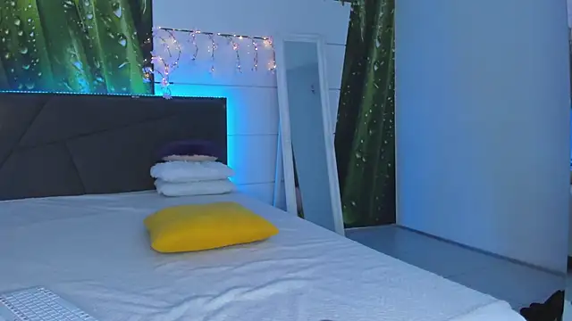 HollyTailors online show from November 14, 2025, 7:12 am