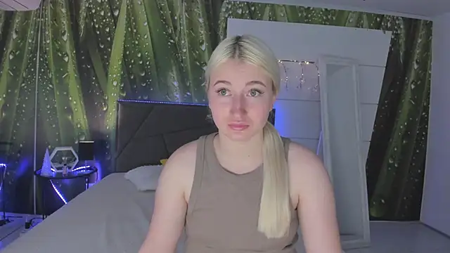 HollyTailors online show from April 7, 2026, 5:31 am