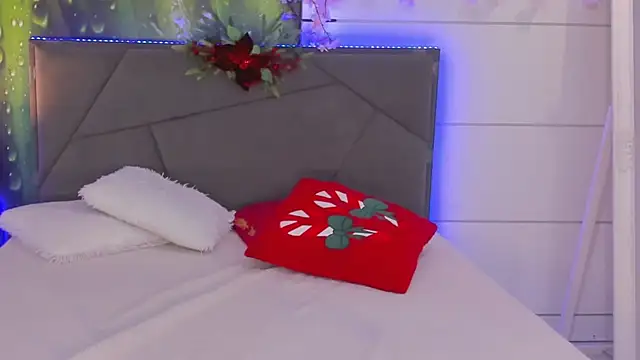 HollyTailors online show from January 15, 2026, 6:50 am