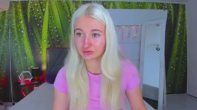 Snapshot of HollyTailors chatting on September 29, 2025, 5:25 am HollyTailors online show from September 29, 2025, 5:25 am