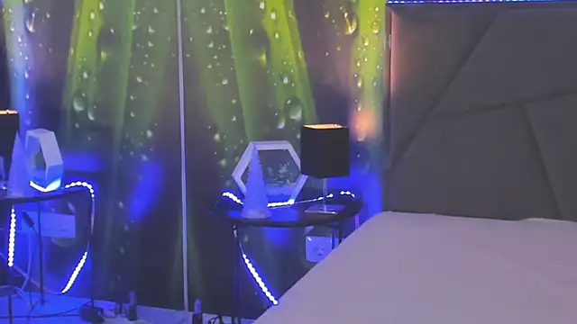 Snapshot of HollyTailors chatting on October 9, 2025, 5:30 am HollyTailors online show from October 9, 2025, 5:30 am