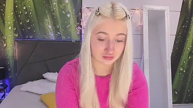 Snapshot of HollyTailors chatting on February 5, 2026, 6:20 am HollyTailors online show from February 5, 2026, 6:20 am