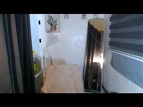 LauraSoHot online show from September 27, 2025, 8:59 pm