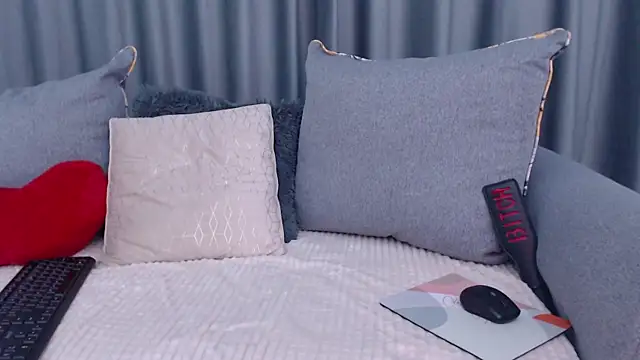 Snapshot of RPMVixen chatting on February 15, 2026, 9:19 am RPMVixen online show from February 15, 2026, 9:19 am