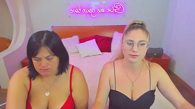 Snapshot of Your_Exstasy chatting on September 17, 2025, 8:05 am Your Exstasy online show from September 17, 2025, 8:05 am