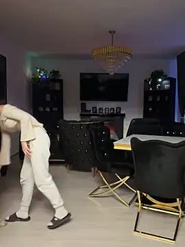 Emilia Mausi online show from November 15, 2025, 8:13 pm