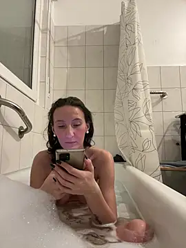 Emilia Mausi online show from February 15, 2026, 7:57 pm