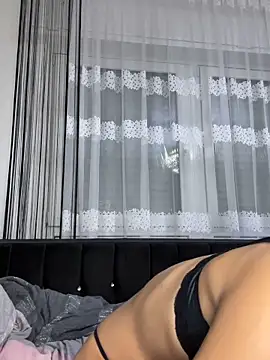 Snapshot of Emilia_Mausi chatting on October 12, 2025, 9:16 pm Emilia Mausi online show from October 12, 2025, 9:16 pm