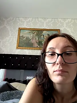 Emilia Mausi online show from November 7, 2025, 10:53 am