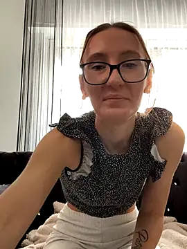 Snapshot of Emilia_Mausi chatting on October 12, 2025, 9:10 am Emilia Mausi online show from October 12, 2025, 9:10 am