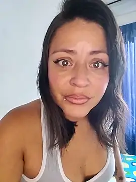 MiaWelkin online show from October 23, 2025, 2:05 pm