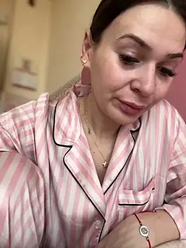 iSelena online show from March 2, 2026, 8:54 am