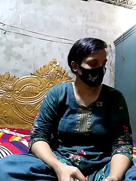 Rose-luckey online show from November 8, 2025, 2:09 pm