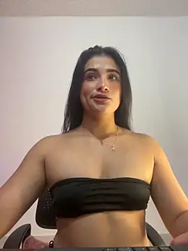 Snapshot of alice_shyness chatting on October 17, 2025, 3:43 am alice shyness online show from October 17, 2025, 3:43 am