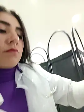 CAROLINE  07 online show from April 17, 2026, 7:17 pm