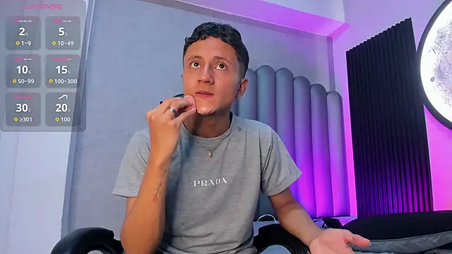 Snapshot of _Leohot_ chatting on October 29, 2025, 3:49 am  Leohot  online show from October 29, 2025, 3:49 am