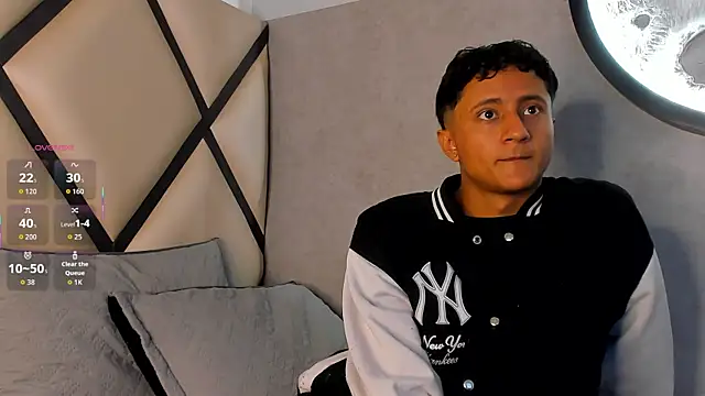 Snapshot of _Leohot_ chatting on September 18, 2025, 3:31 am  Leohot  online show from September 18, 2025, 3:31 am