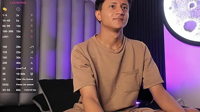 Snapshot of _Leohot_ chatting on October 22, 2025, 3:17 am  Leohot  online show from October 22, 2025, 3:17 am