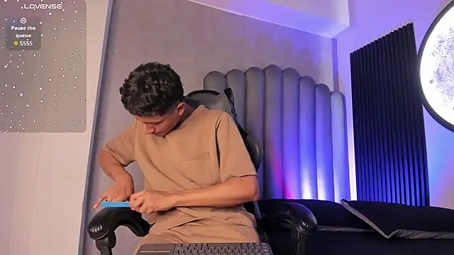 Snapshot of _Leohot_ chatting on October 31, 2025, 3:47 am  Leohot  online show from October 31, 2025, 3:47 am