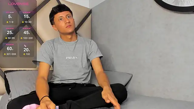 Snapshot of _Leohot_ chatting on October 4, 2025, 3:19 am  Leohot  online show from October 4, 2025, 3:19 am