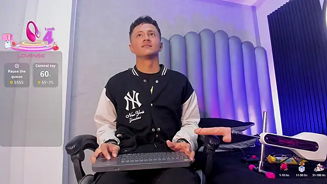 Snapshot of _Leohot_ chatting on October 28, 2025, 3:29 am  Leohot  online show from October 28, 2025, 3:29 am