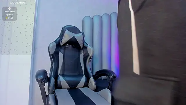 Snapshot of _Leohot_ chatting on October 30, 2025, 3:49 am  Leohot  online show from October 30, 2025, 3:49 am