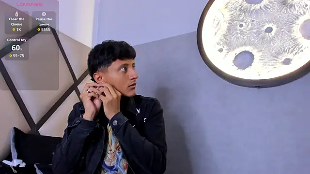 Snapshot of _Leohot_ chatting on October 1, 2025, 3:22 am  Leohot  online show from October 1, 2025, 3:22 am