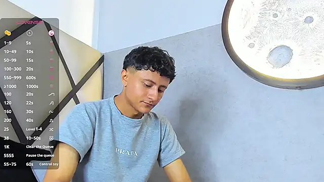 Snapshot of _Leohot_ chatting on September 23, 2025, 3:35 am  Leohot  online show from September 23, 2025, 3:35 am