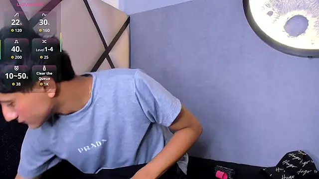 Snapshot of _Leohot_ chatting on October 14, 2025, 3:29 am  Leohot  online show from October 14, 2025, 3:29 am