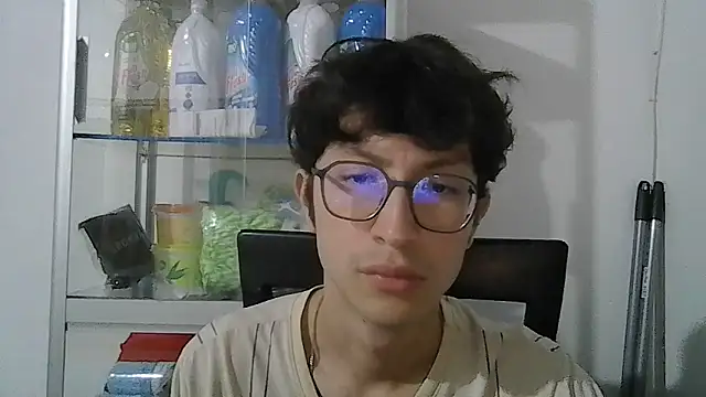 Snapshot of Kevintdx chatting on September 18, 2025, 2:47 am Kevintdx online show from September 18, 2025, 2:47 am