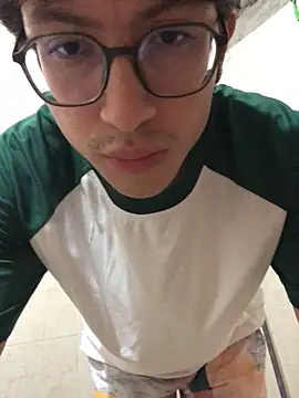 Snapshot of Kevintdx chatting on September 23, 2025, 3:35 am Kevintdx online show from September 23, 2025, 3:35 am